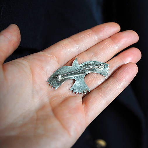 Strieborná brošňa Havran