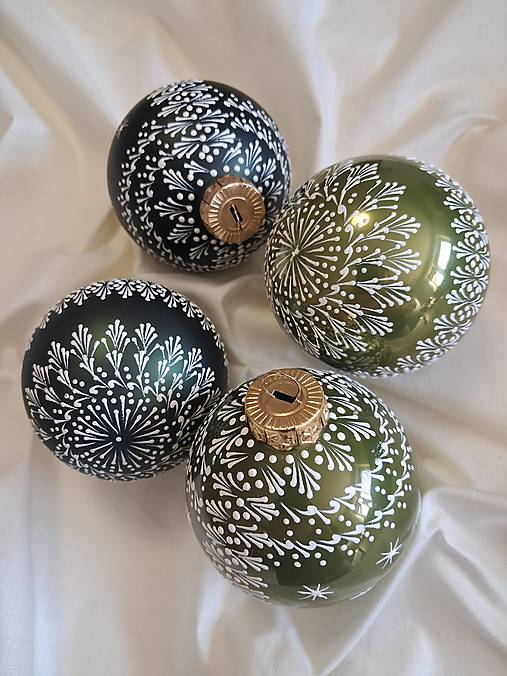 Dekorácie - Vianočné gule zdobené voskom-zelené, sklenené - 17792002_