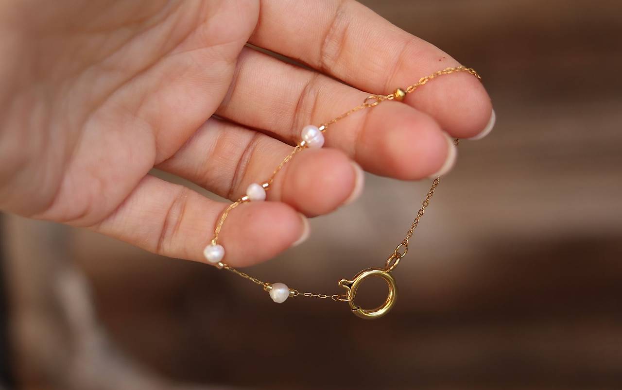 Retiazkový náramok s perlami