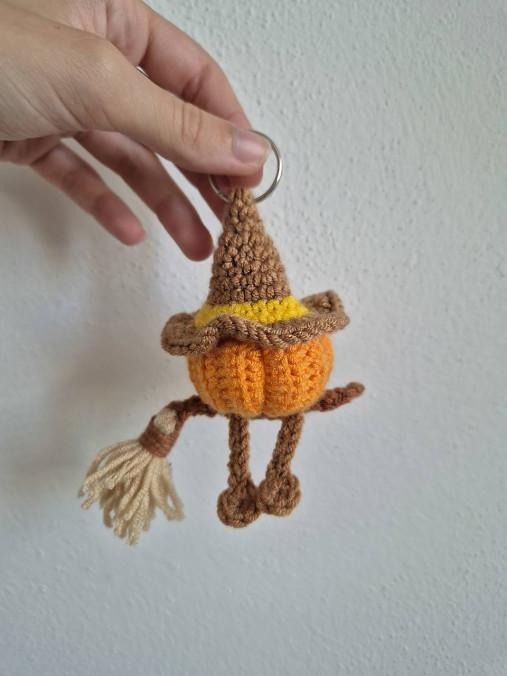 Halloweenske kľúčenky (lietajúca tekvica)