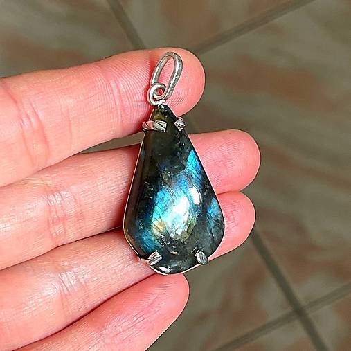 Vivid Labradorite Pendant AG925 / Strieborný prívesok s labradoritom A100
