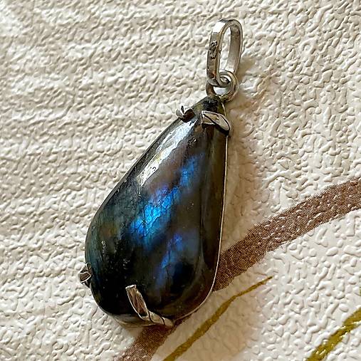 Vivid Labradorite Pendant AG925 / Strieborný prívesok s labradoritom A100