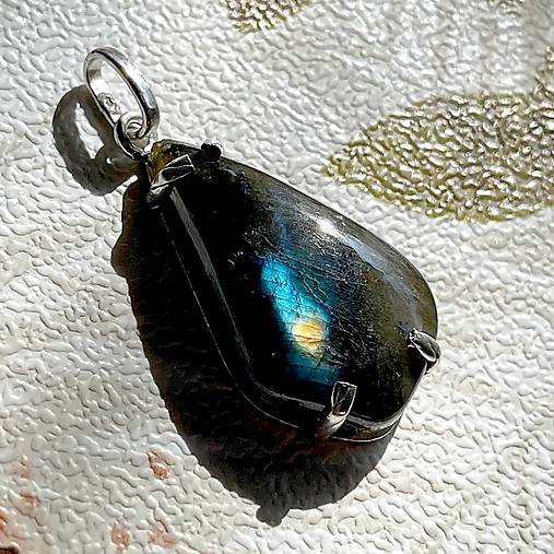 Vivid Labradorite Pendant AG925 / Strieborný prívesok s labradoritom A100