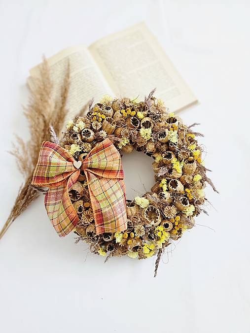 Dekorácie - Makovicový veniec ,,Zlaté ráno,, - 17796426_