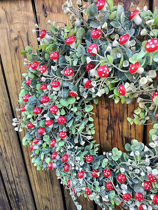 Jesenný veniec muchotrávky 