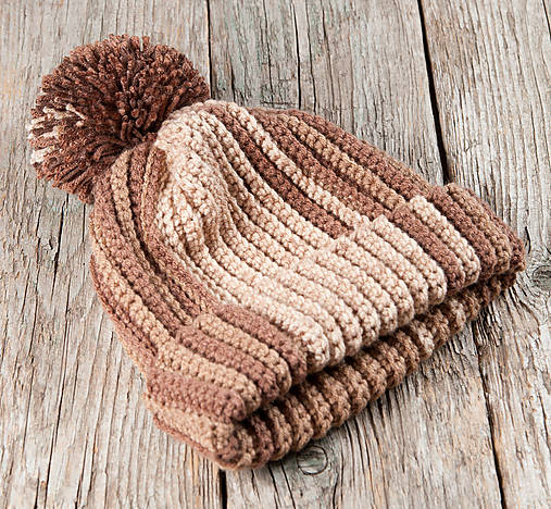 Čiapky, čelenky, klobúky - Háčkovaná čiapka s brmbolcom - 17798282_