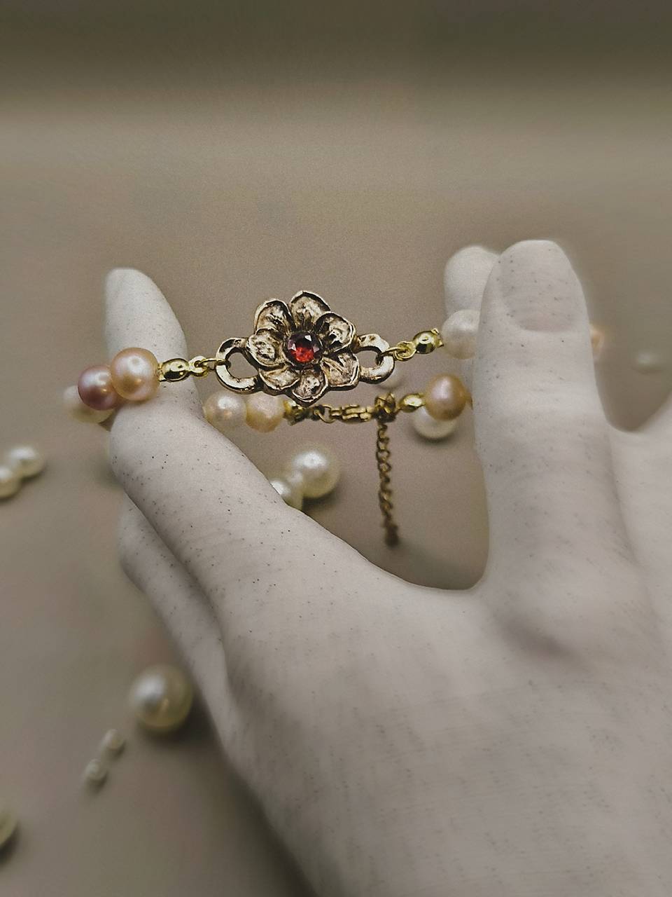 Náramok perly a kvet