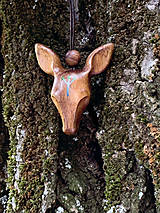 Náhrdelníky - Drevený prívesok Srnka, svietiaci v tme, Piece of Wild - 17798203_