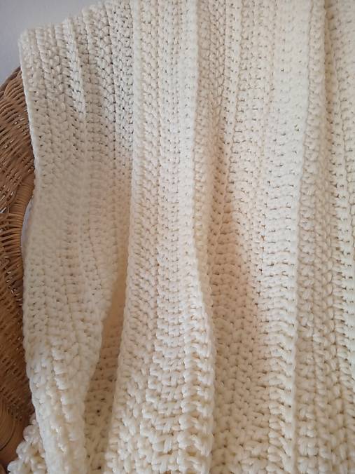Úžitkový textil - Háčkovaný HYGGE PREHOZ na kreslo smotanový - 17800127_
