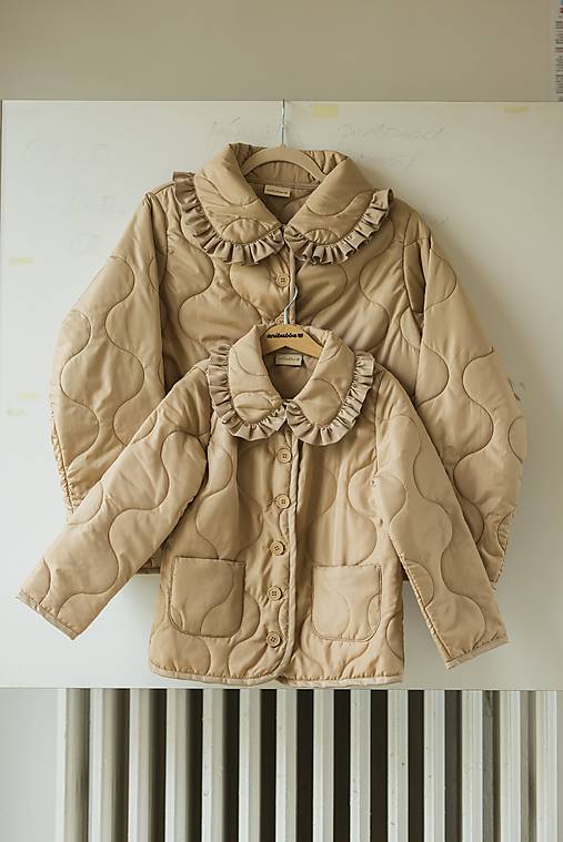 Bundy a kabáty - Prešívaná bunda s golierom Sandy - 17800034_