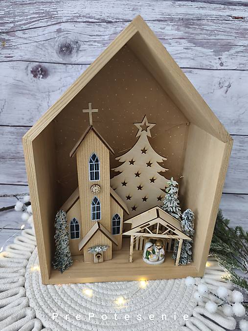 Dekorácie - Drevený svietiaci vianočný domček - 17803638_