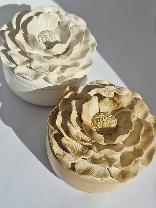 Sviečky - BIELY KVET voňavá sójová sviečka - 17804945_