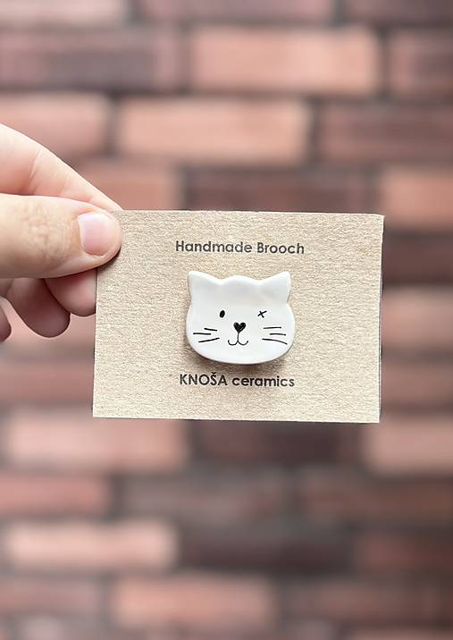 Keramická brošňa mačička
