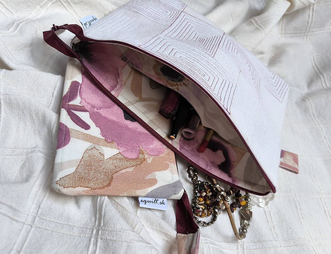 Kozmetická taštička a puzdro na okuliare