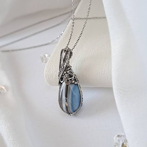 Opál modrý Owyhee pásikový