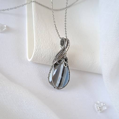 Opál modrý Owyhee pásikový