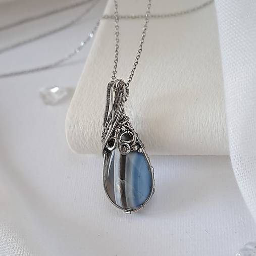 Opál modrý Owyhee pásikový