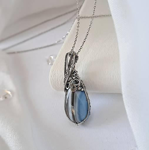 Opál modrý Owyhee pásikový