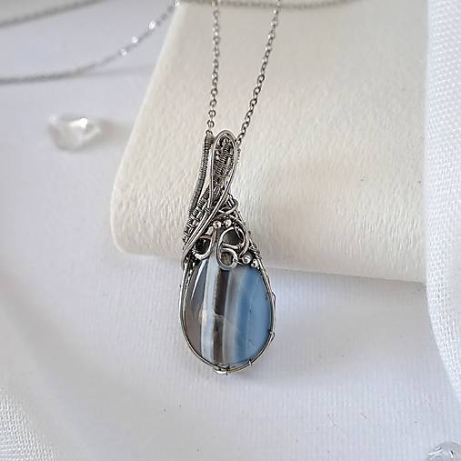 Opál modrý Owyhee pásikový