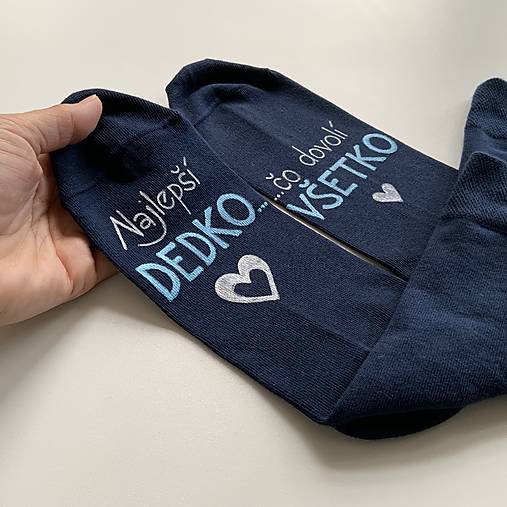 Maľované ponožky s nápisom: "Najlepší dedko, čo dovolí všetko" (tmavomodré 1)