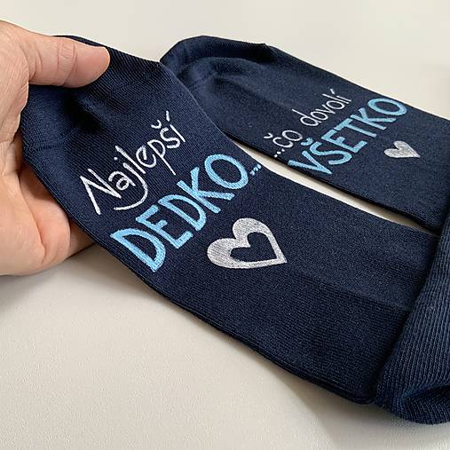 Maľované ponožky s nápisom: "Najlepší dedko, čo dovolí všetko" (tmavomodré 1)