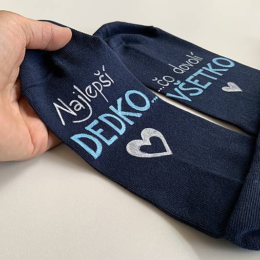Maľované ponožky s nápisom: "Najlepší dedko, čo dovolí všetko" (tmavomodré 1)