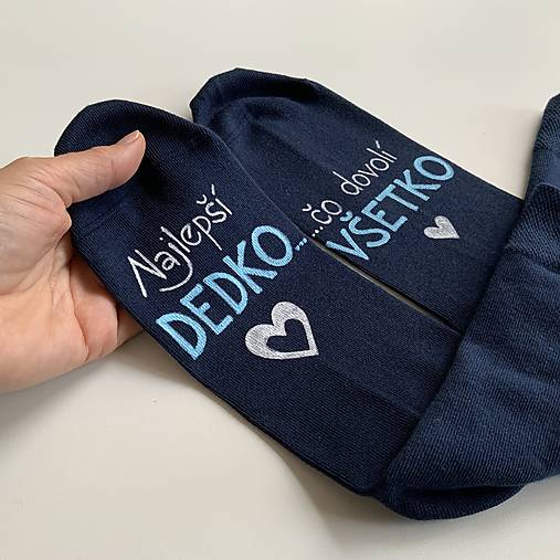 Maľované ponožky s nápisom: "Najlepší dedko, čo dovolí všetko" (tmavomodré 1)