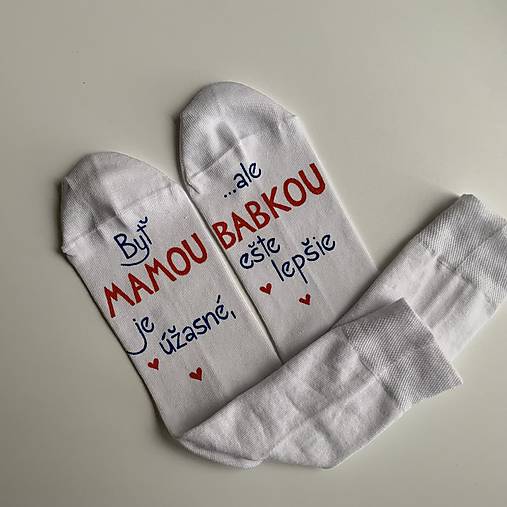 Maľované ponožky pre šťastnú mamu a babku (“Tlačeným” písmom)