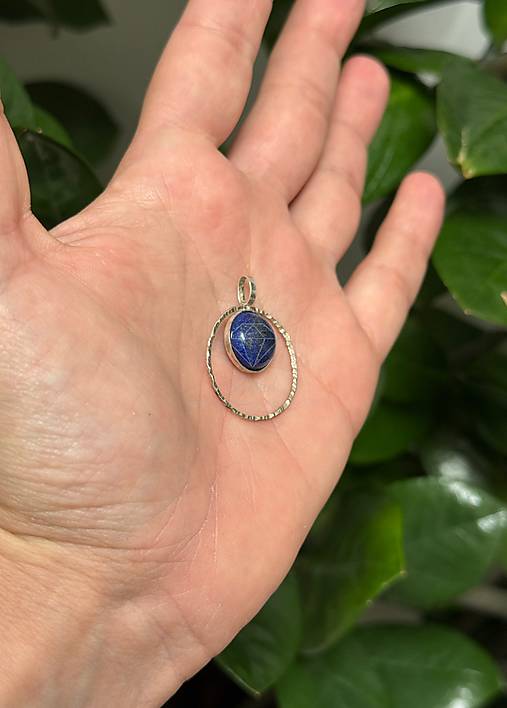 Strieborný 925/1000 prívesok s lapis lazuli