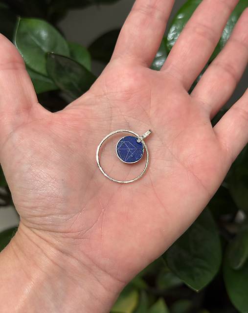 Strieborný 925/1000 prívesok s lapis lazuli