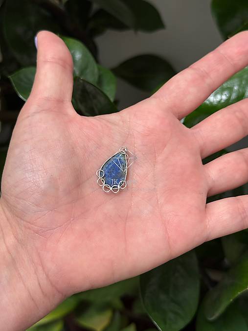 Strieborný 925/1000 prívesok s lapis lazuli