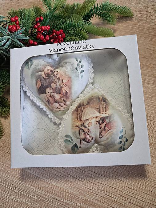 Dekorácie - Nežný darček -svätá  rodina - 17809372_