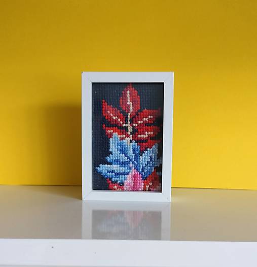 Dekorácie - Miniatúrna výšivka 5 x 7,5 cm v ráme na zavesenie: Jesenné listy - 17811997_