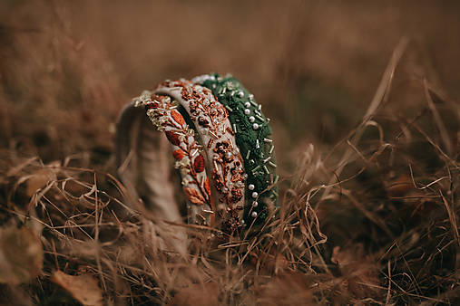 Ozdoby do vlasov - Bohato vyšívaná čelenka s korálkami  - 17814254_