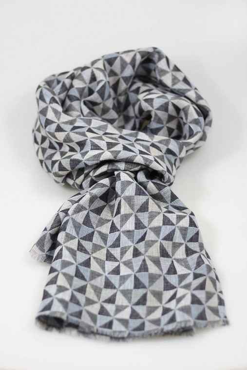 Luxusný pánsky zimný šál čierno-šedej farby – jemný, hrejivý, s koženým remienkom