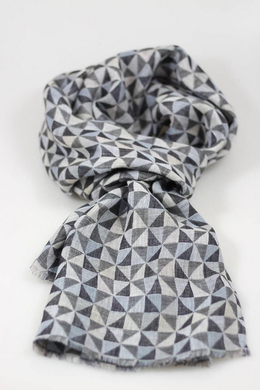 Luxusný pánsky zimný šál čierno-šedej farby – jemný, hrejivý, s koženým remienkom