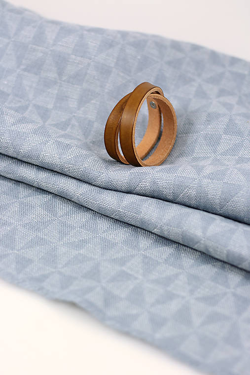 Elegantny pánsky ľanový šál svetlomodrej farby – 100 % prírodný ľan, ľahký, štýlový, v darčekovej krabičke