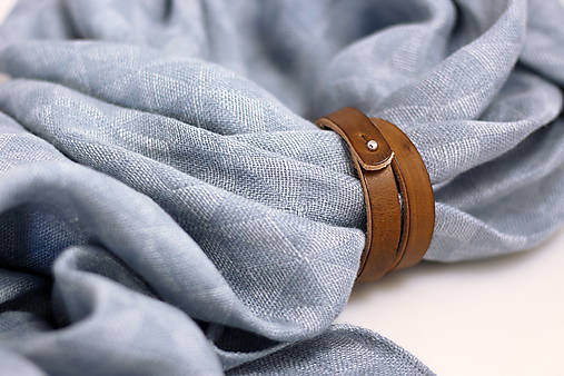 Elegantny pánsky ľanový šál svetlomodrej farby – 100 % prírodný ľan, ľahký, štýlový, v darčekovej krabičke