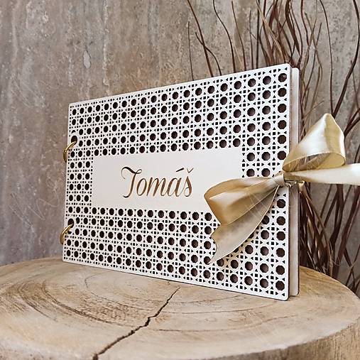 Papiernictvo - Ratanový drevený fotoalbum s menom - 17817238_