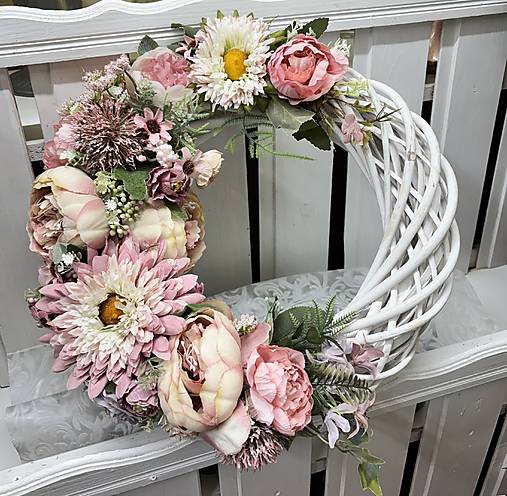 Dekorácie - veniec s ružovými kvetmi 36 cm - 17818110_
