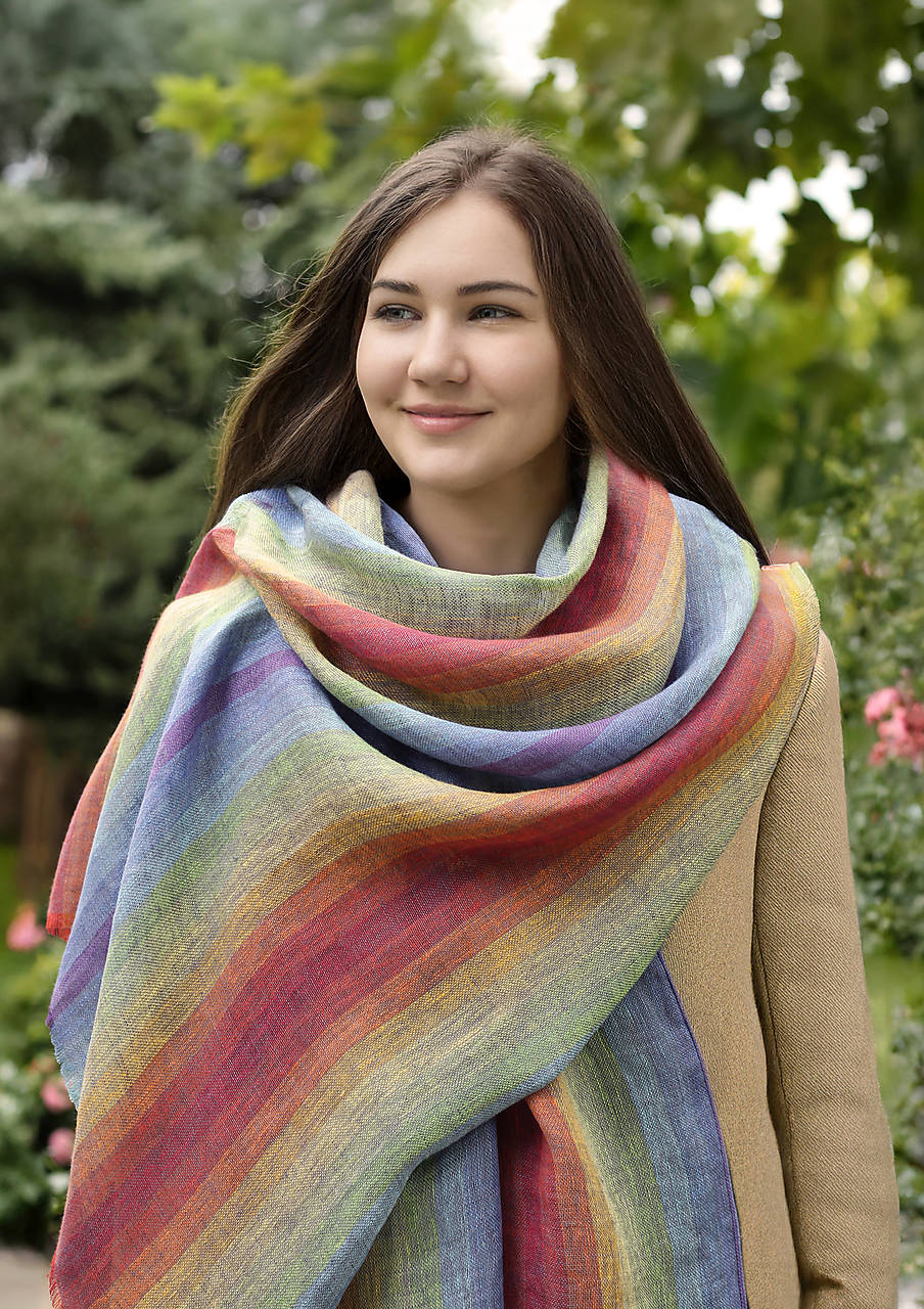 Veľká oversize dúhová ľanová šatka | 75 × 210 cm | v darčekovej krabičke