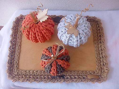 Dekorácie - Háčkovaná tekvička z bavlnenej šnúry  (Tekvicová - priemer 10cm, výška 6cm) - 17820134_