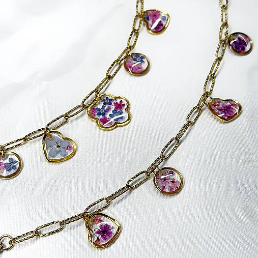 Náramky - Náramok - retiazka s príveskami so skutočnými kvetmi (Zlatý horný s kvietkom) - 17820079_