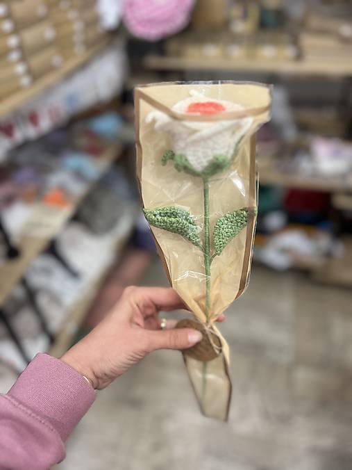 Ručne háčkovaný kvet (2)