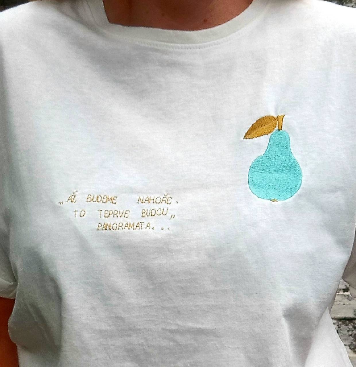 Tričko s výšivkou a textem