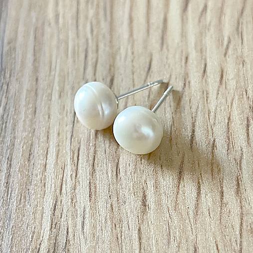 Freshwater Pearls AG925 Stud Earrings / Puzetové náušnice so sladkovodnými perlami 8-9mm E055