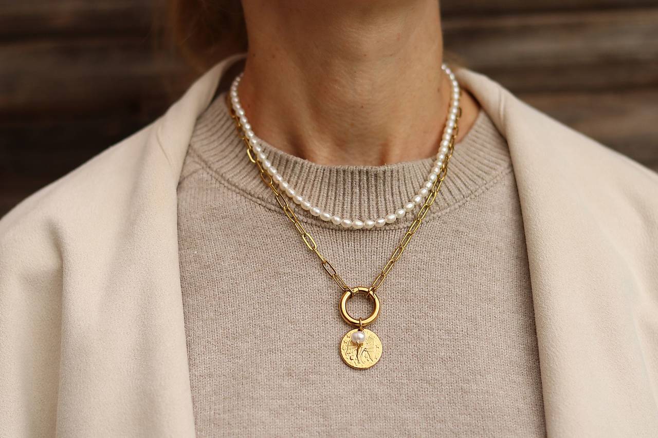 Perlový náhrdelník / retiazka s medailonom