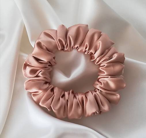 Ozdoby do vlasov - Saténová gumička Scrunchie, ružovo zlatá- svetlá, veľkosť: SLIM  - 17823917_