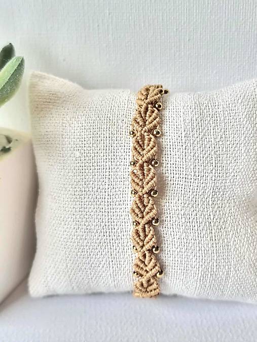 Náramky - Macramé náramok Lístočky – jemná krémová elegancia - 17824287_