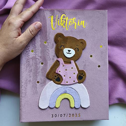 Personalizovaný fotoalbum Macko na dúhe dievča